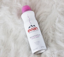 Xịt Khoáng Dưỡng Ẩm Evian 150ml